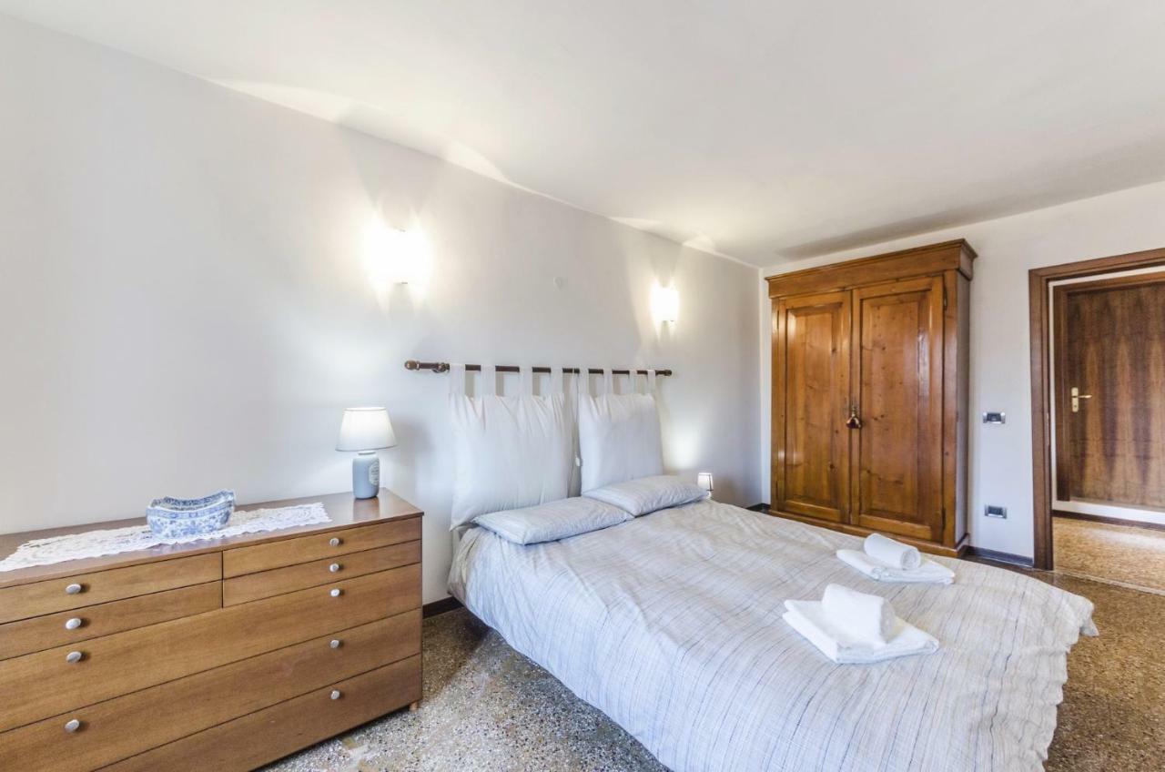 Maurizio House - Near The Train Station Apartment
